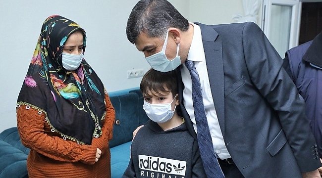 Başkan Rıdvan Fadıloğlu, yeni yıla yetim çocuklar ve polislerle girdi