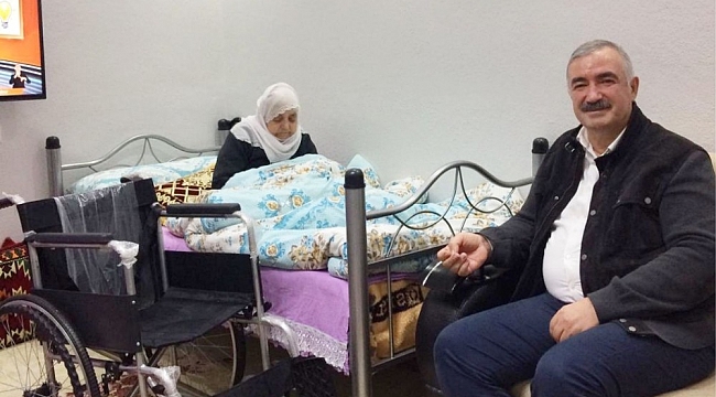Başkan Turanlı'dan yaşlı engelli anneye sürpriz ziyaret