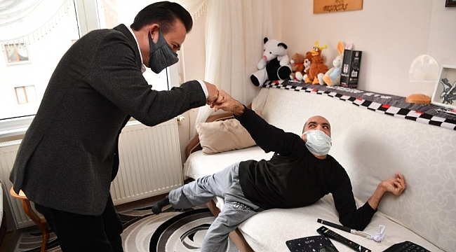 Başkan Yazıcı'dan engelli yazar Ersin Ata'ya anlamlı ziyaret