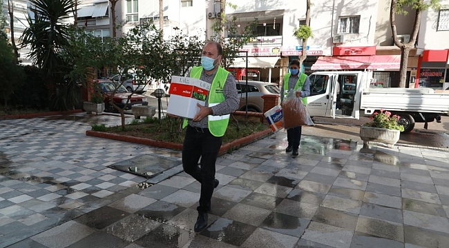 Bayraklı'da 20 depremzede aileye evleri teslim edildi