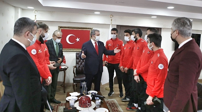 BBP Genel Başkanı Destici, Türkiye Milli Ampute Futbol Takımı ile bir araya geldi