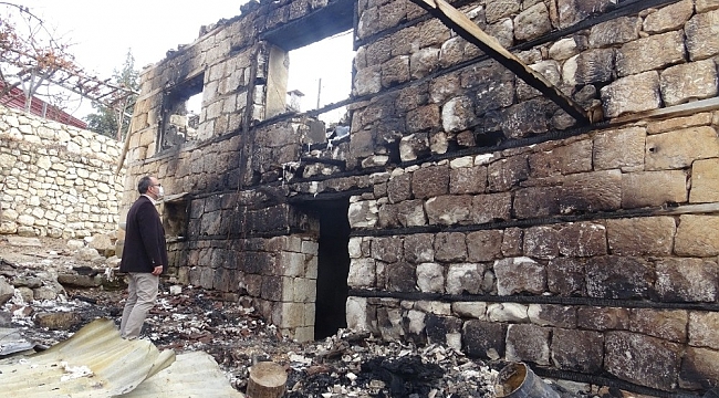 Belde halkı evi yanan aile için seferber oldu