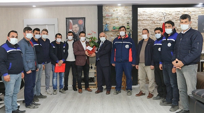 Belediye işçilerinden Başkan Öztürk'e teşekkür