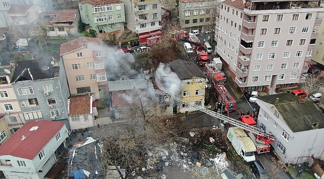 Beyoğlu'nda iki katlı binada yangın