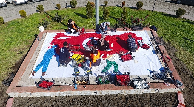 Bin çocuktan sağlıkçılara 10 bin taşlı mozaik