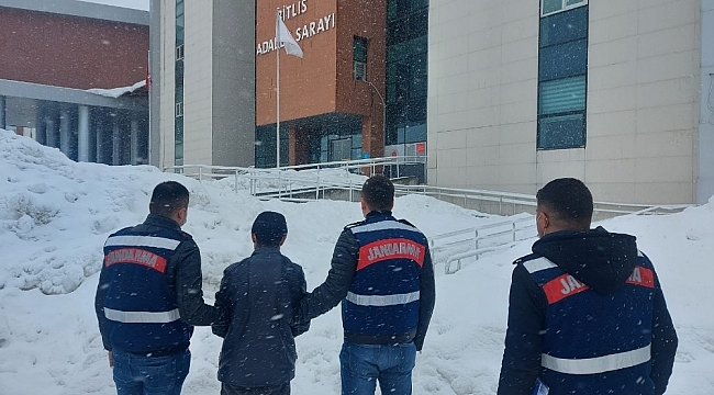 Bir minibüste 52 göçmen yakalandı