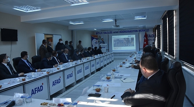 Bitlis'te İl Afet Risk Azaltma Planı Bilgilendirme toplantısı düzenlendi