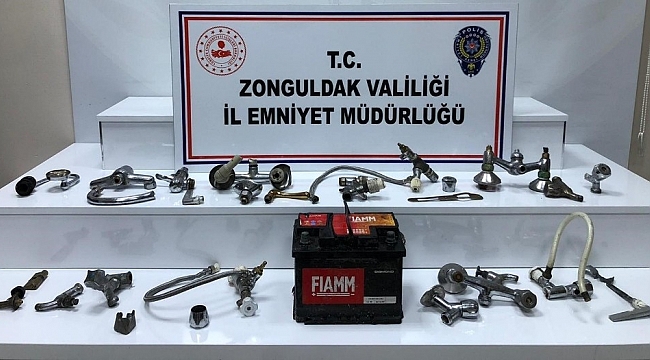 Boş evlerdeki musluk bataryalarını çaldılar