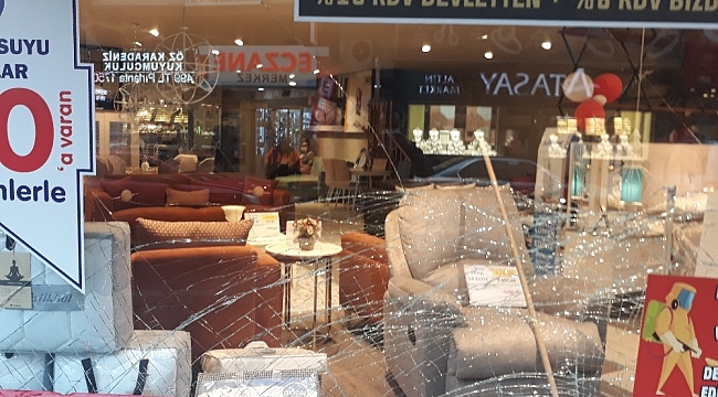 Boş yolda feci kaza anı kamerada