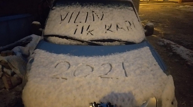 Bozüyük'te aylardır hasretle beklenen kar yağışı sevinçle karşılandı