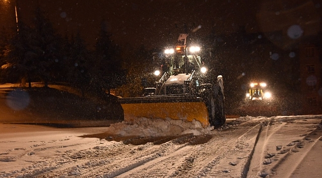 Bozüyük'te yol açma çalışmaları gece boyunca devam etti