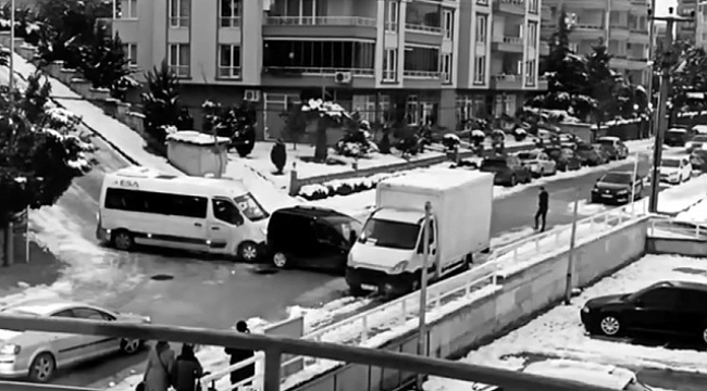 Bursa'da otomobillerin buz dansı