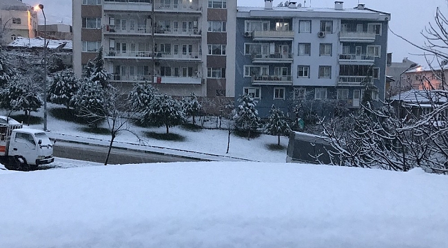 Bursa şehir merkezi beyaza büründü