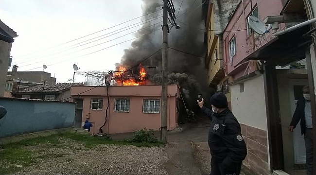 Bursa Yıldırımda yangın iki eve daha sıçradı!