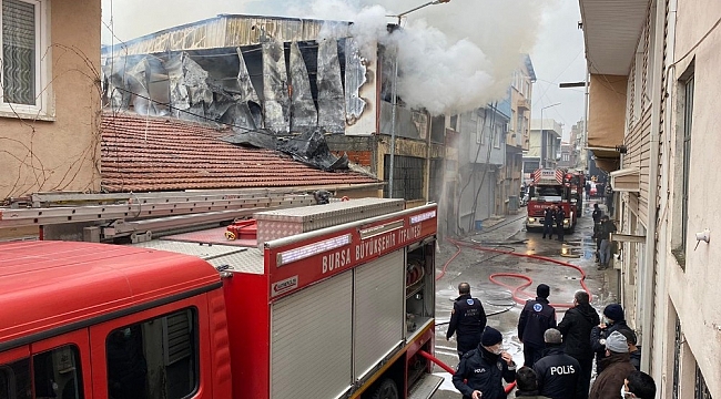 Bursa'da kağıt deposunda çıkan yangın korkuttu