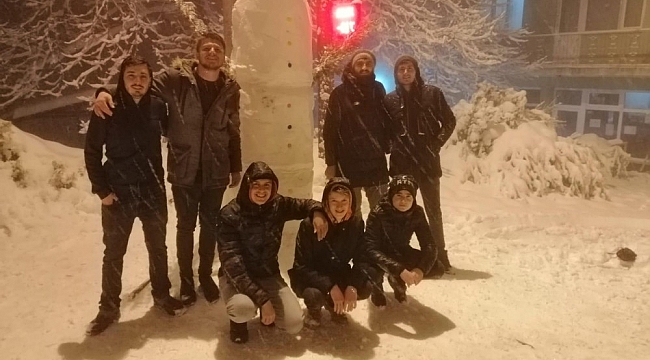 Bursa'da kardan adamın adını Donald Trump koydular