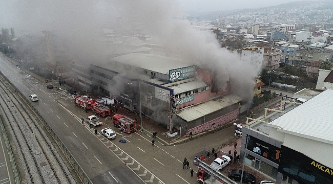 Bursa'da mobilya fabrikasındaki yangın drone ile görüntülendi