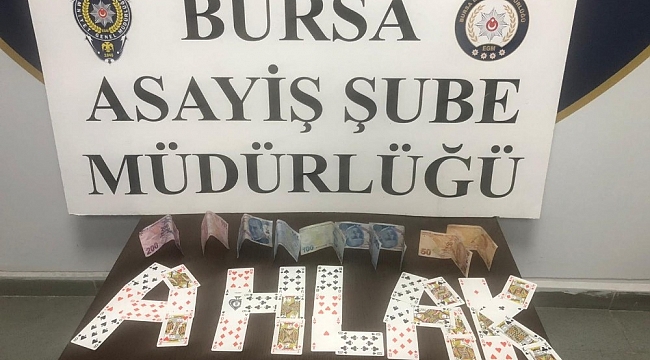 Bursa'da yeni yıla kumar oynayarak girenlere polis baskını