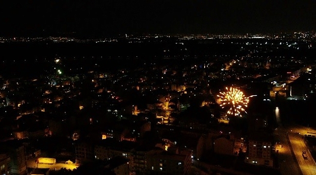 Bursalılar yeni yıla havai fişekler ve magandaların silahlarını ateşlemesiyle girdi