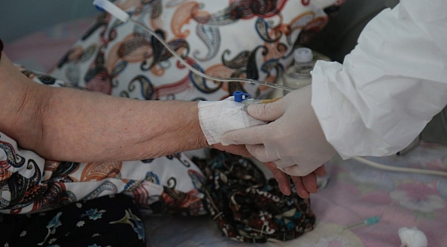 Büyükçekmece Belediyesi ekipleri, sokağa çıkmayan vatandaşların yardımına koştu