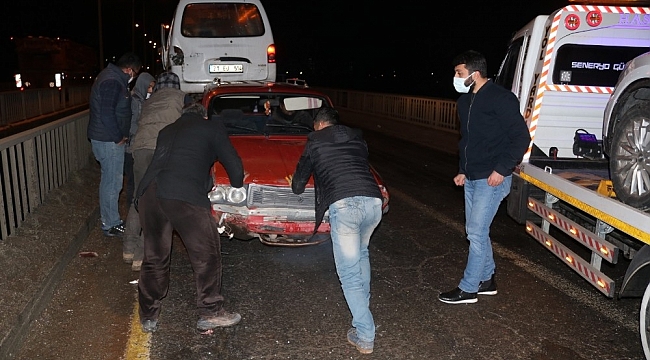 Buzlanan köprüde 7 araç birbirine girdi