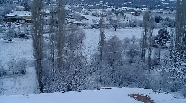 Çal'da mevsimin ilk karı yağdı