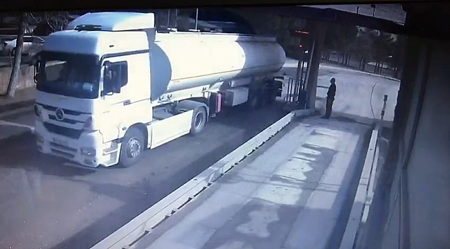 Çalıştıkları fabrikadan 25 ton yakıt çalan işçiler kameraya yakalandı