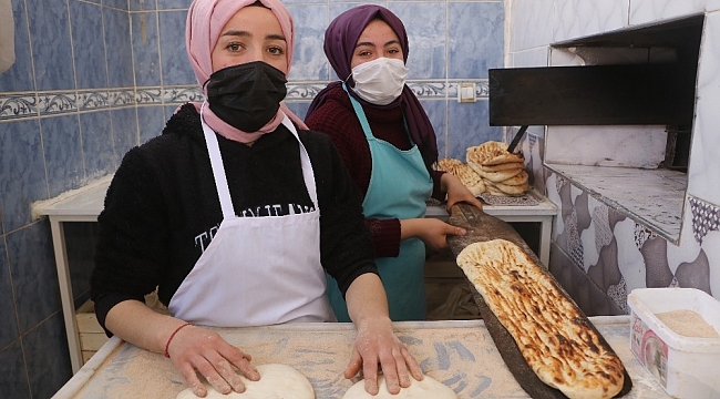 Çalıştıracak personel bulamadı, kızları mesai arkadaşı oldu