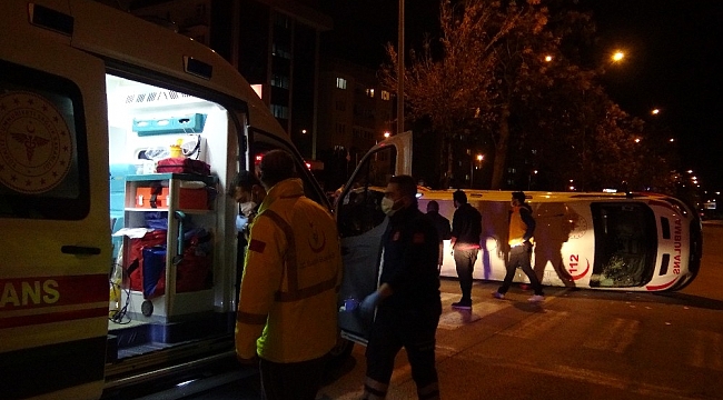 Çanakkale'de ticari taksi ile ambulans çarpıştı: 5 yaralı