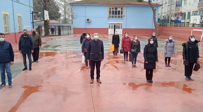 Çarşamba'da okullarda bayrak töreni