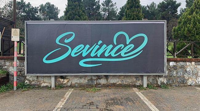 Çayırova'da 'Sevince' afişleri merak uyandırdı