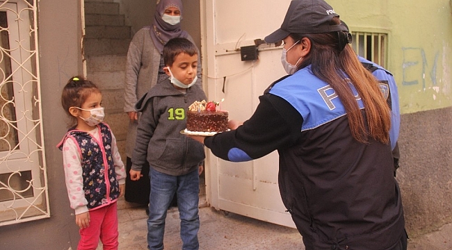 Cezaevindeki babası mektup yazdı, polisler doğum günü sürprizi yaptı