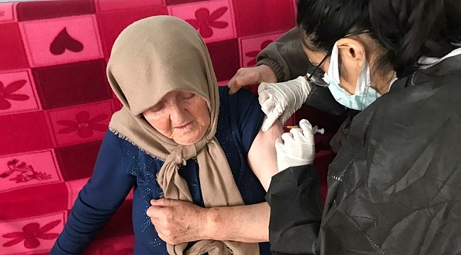 Cide'de 85 yaş ve üzeri vatandaşların ilk doz aşıları tamamlandı