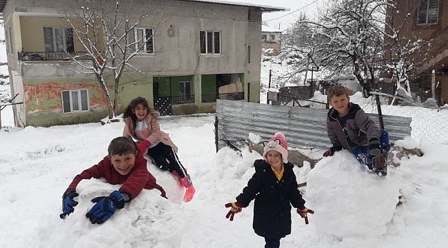 Çileye dönüşen kar çocukları sevindirdi