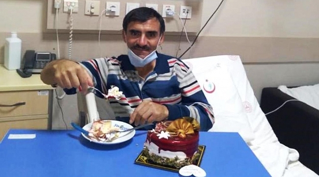 Covid-19 hastasına hastanede doğum günü sürprizi