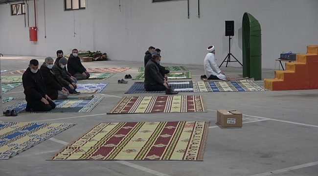 Cuma namazı Kırklareli Kapalı Pazar yerinde kılındı