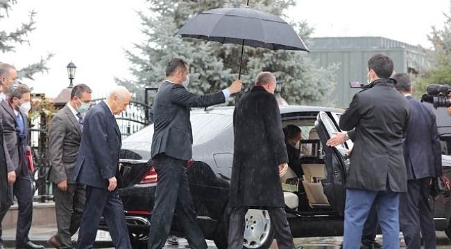 Cumhurbaşkanı Erdoğan, Devlet Bahçeli'yi evinde ziyaret etti!