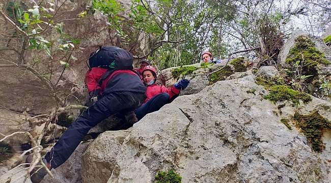 Dağlık alanda mahsur kalan Rus turistler jandarma tarafından kurtarıldı