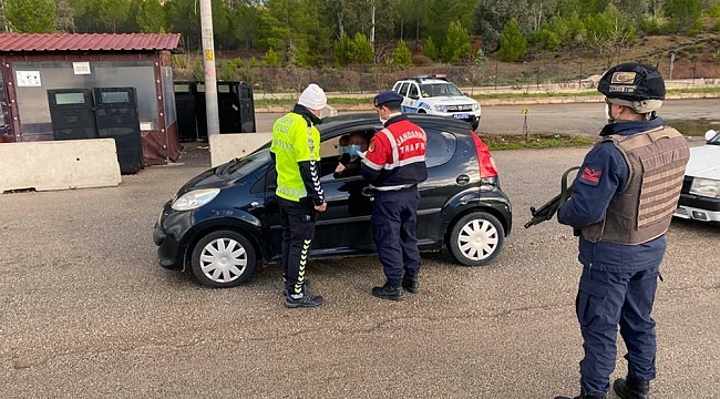 Denetimlerde uyuşturucu ve kaçak içki ele geçirildi