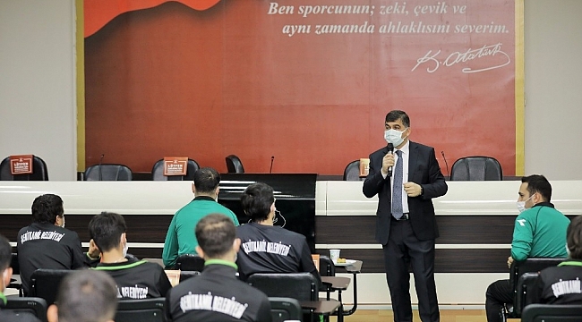 Deneyimlerini gençlerle paylaştı