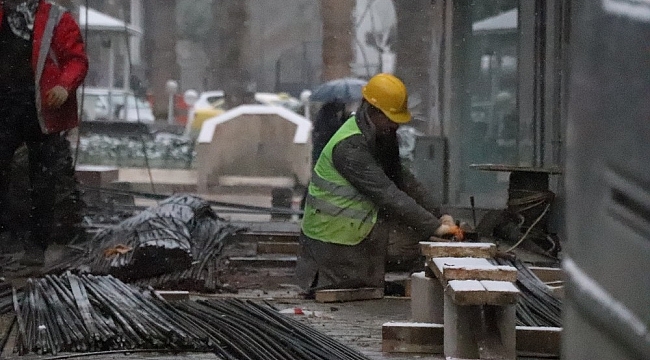 Denizli güne karlı hava ile uyandı