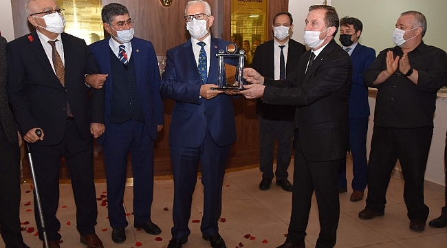 Denizli İl Milli Eğitim Müdürü Mahmut Oğuz personeliyle vedalaştı