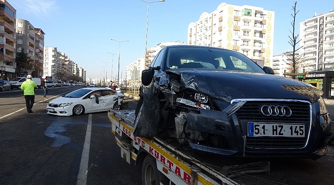 Diyarbakır'da kayganlaşan yolda zincirleme trafik kazası: 1 yaralı