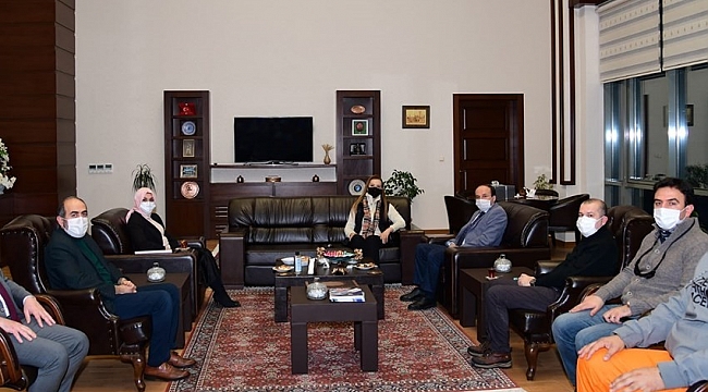 Dokuz Eylül Üniversitesi Rektörü Prof. Dr. Hotar'dan ETÜ Rektörü Prof. Dr. Bülent Çakmak'a ziyaret