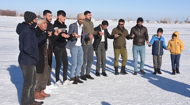 Donan Arin Gölü 7'den 70'e herkesin eğlence alanı oldu