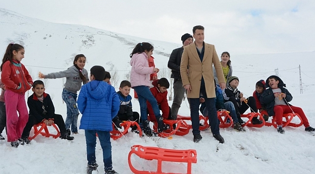 Düşünce Akademisinden Bitlis'teki çocuklara kızak