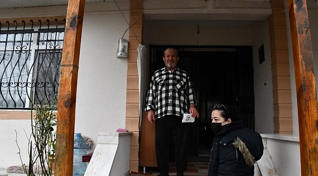 Düzce Belediyesi 102 bin haneye çat kapı maske dağıttı