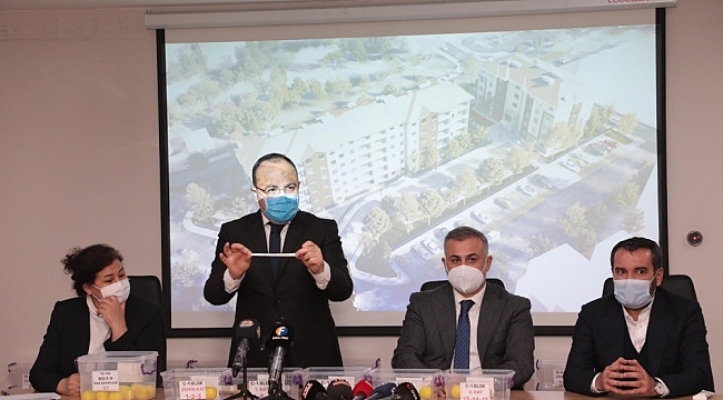 Elazığ'da 117 depremzede daha çekilen kurayla evlerine kavuştu