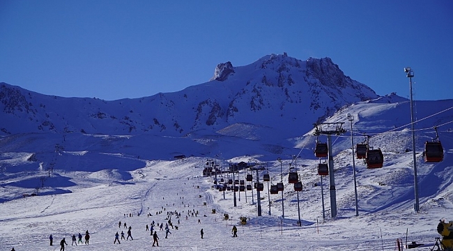 Erciyes'te kar kalınlığı 80 santime ulaştı, pistler doldu