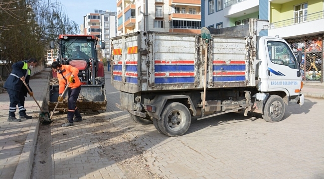 Ergani'de temizlik çalışmaları hız kesmeden sürüyor